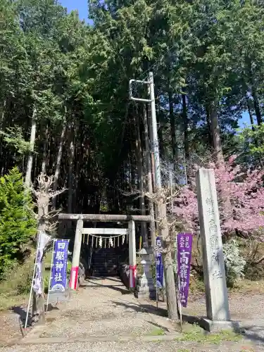 日光大室高龗神社の{uncategorized: "未分類", other: "その他", undefined: "問題あり", building: "その他建物", grave: "お墓", sacred_gate: "鳥居", guardian: "狛犬", statue: "像", buddha: "仏像", history: "歴史", nature: "自然", garden: "庭園", animal: "動物", pagoda: "塔", temizu: "手水舎", mountain_gate: "山門・神門", sanctuary: "本殿・本堂", subordinate: "末社・摂社", art: "芸術", scenery: "景色", jizo: "地蔵", ema: "絵馬", goshuin: "御朱印", omikuji: "おみくじ", items: "授与品その他", amulet: "お守り", goshuincho: "御朱印帳", eats: "食事", festival: "お祭り", votive_dance: "神楽", shichigosan: "七五三参", wedding: "結婚式", experience: "体験その他", initially: "初詣", around: "周辺", anti_infection: "感染症対策"}