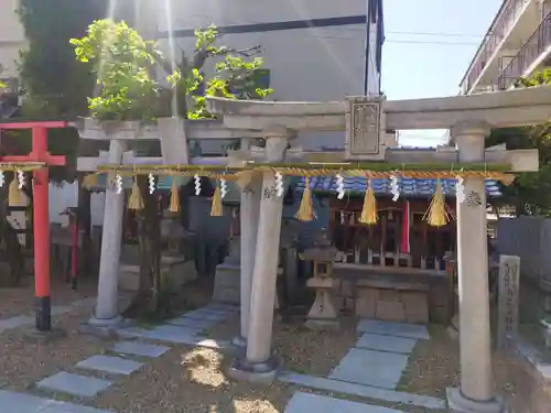 堤根神社の末社