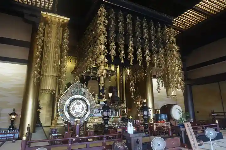 西新井大師総持寺の本殿・本堂