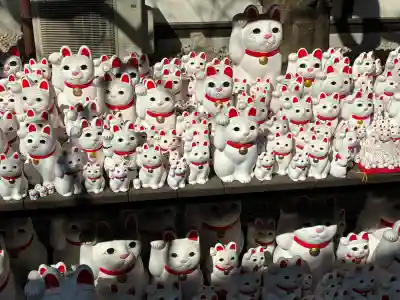 豪徳寺の{uncategorized: "未分類", other: "その他", undefined: "問題あり", building: "その他建物", grave: "お墓", sacred_gate: "鳥居", guardian: "狛犬", statue: "像", buddha: "仏像", history: "歴史", nature: "自然", garden: "庭園", animal: "動物", pagoda: "塔", temizu: "手水舎", mountain_gate: "山門・神門", sanctuary: "本殿・本堂", subordinate: "末社・摂社", art: "芸術", scenery: "景色", jizo: "地蔵", ema: "絵馬", goshuin: "御朱印", omikuji: "おみくじ", items: "授与品その他", amulet: "お守り", goshuincho: "御朱印帳", eats: "食事", festival: "お祭り", votive_dance: "神楽", shichigosan: "七五三参", wedding: "結婚式", experience: "体験その他", initially: "初詣", around: "周辺", anti_infection: "感染症対策"}