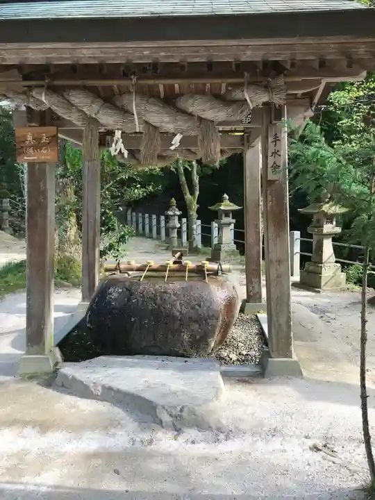 玉作湯神社の手水舎