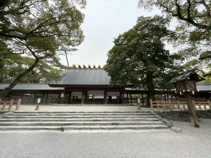 熱田神社の{uncategorized: "未分類", other: "その他", undefined: "問題あり", building: "その他建物", grave: "お墓", sacred_gate: "鳥居", guardian: "狛犬", statue: "像", buddha: "仏像", history: "歴史", nature: "自然", garden: "庭園", animal: "動物", pagoda: "塔", temizu: "手水舎", mountain_gate: "山門・神門", sanctuary: "本殿・本堂", subordinate: "末社・摂社", art: "芸術", scenery: "景色", jizo: "地蔵", ema: "絵馬", goshuin: "御朱印", omikuji: "おみくじ", items: "授与品その他", amulet: "お守り", goshuincho: "御朱印帳", eats: "食事", festival: "お祭り", votive_dance: "神楽", shichigosan: "七五三参", wedding: "結婚式", experience: "体験その他", initially: "初詣", around: "周辺", anti_infection: "感染症対策"}