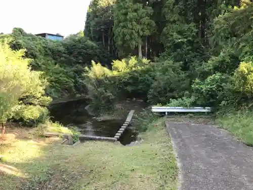 山神水神社の庭園