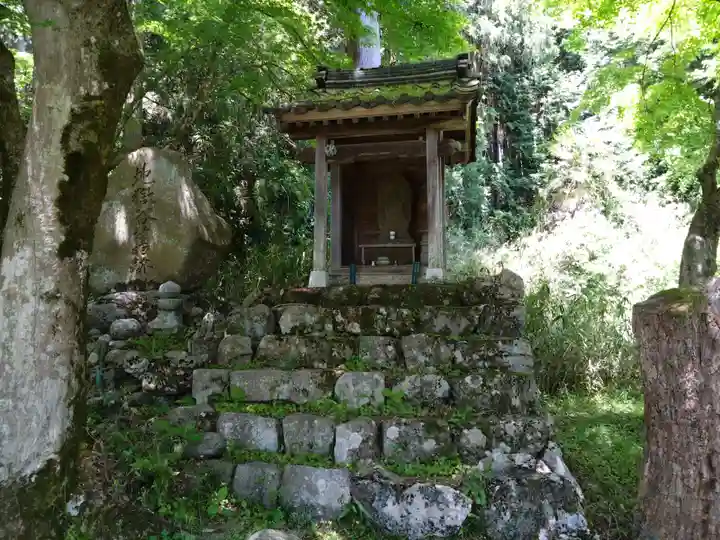 地獄谷の祠(地蔵)(岐阜県)