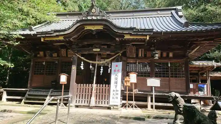 雄琴神社の本殿・本堂