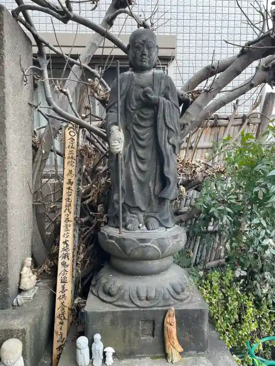長寿寺の{uncategorized: "未分類", other: "その他", undefined: "問題あり", building: "その他建物", grave: "お墓", sacred_gate: "鳥居", guardian: "狛犬", statue: "像", buddha: "仏像", history: "歴史", nature: "自然", garden: "庭園", animal: "動物", pagoda: "塔", temizu: "手水舎", mountain_gate: "山門・神門", sanctuary: "本殿・本堂", subordinate: "末社・摂社", art: "芸術", scenery: "景色", jizo: "地蔵", ema: "絵馬", goshuin: "御朱印", omikuji: "おみくじ", items: "授与品その他", amulet: "お守り", goshuincho: "御朱印帳", eats: "食事", festival: "お祭り", votive_dance: "神楽", shichigosan: "七五三参", wedding: "結婚式", experience: "体験その他", initially: "初詣", around: "周辺", anti_infection: "感染症対策"}