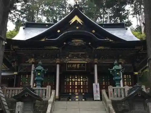 三峯神社の本殿