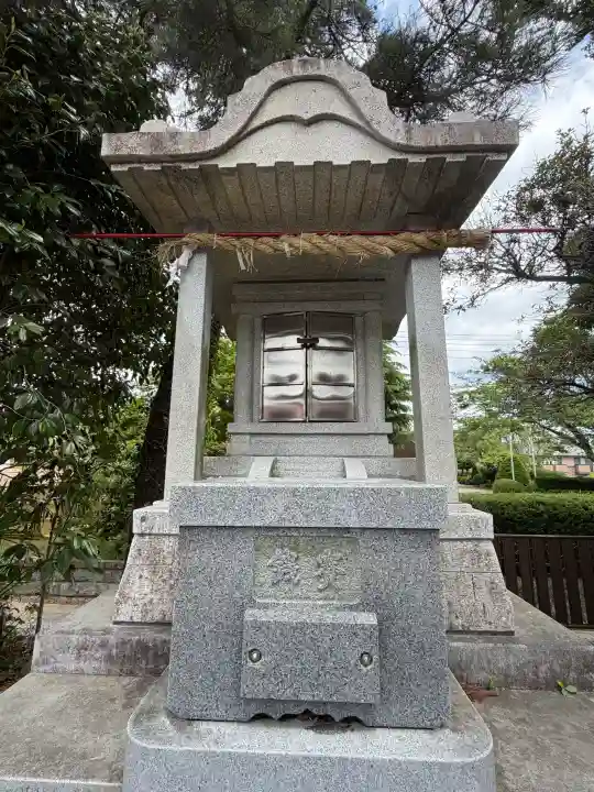 御守殿稲荷神社の{uncategorized: "未分類", other: "その他", undefined: "問題あり", building: "その他建物", grave: "お墓", sacred_gate: "鳥居", guardian: "狛犬", statue: "像", buddha: "仏像", history: "歴史", nature: "自然", garden: "庭園", animal: "動物", pagoda: "塔", temizu: "手水舎", mountain_gate: "山門・神門", sanctuary: "本殿・本堂", subordinate: "末社・摂社", art: "芸術", scenery: "景色", jizo: "地蔵", ema: "絵馬", goshuin: "御朱印", omikuji: "おみくじ", items: "授与品その他", amulet: "お守り", goshuincho: "御朱印帳", eats: "食事", festival: "お祭り", votive_dance: "神楽", shichigosan: "七五三参", wedding: "結婚式", experience: "体験その他", initially: "初詣", around: "周辺", anti_infection: "感染症対策"}