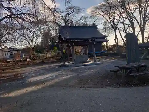 崇真寺(開運犬り切不動尊)の手水舎