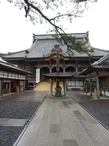誕生寺の本殿・本堂