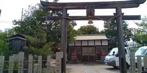 辰巳八幡神社の鳥居