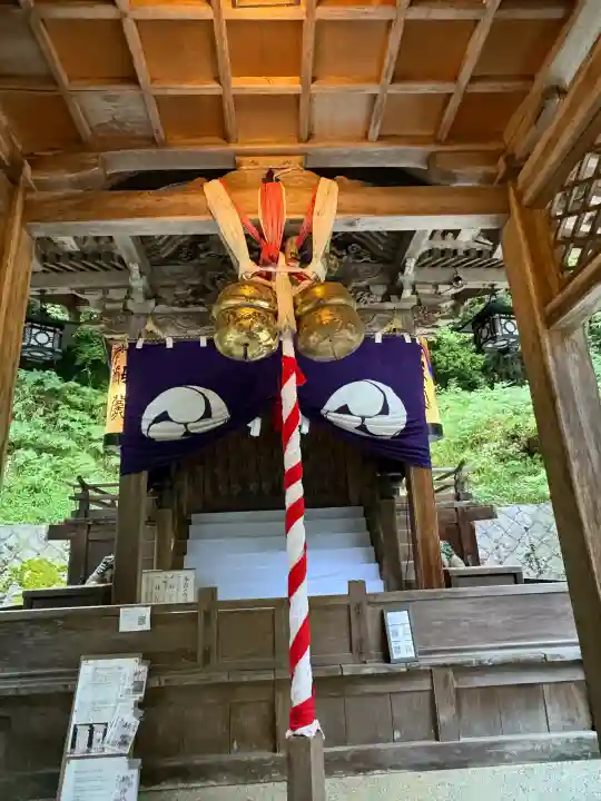 新神社の{uncategorized: "未分類", other: "その他", undefined: "問題あり", building: "その他建物", grave: "お墓", sacred_gate: "鳥居", guardian: "狛犬", statue: "像", buddha: "仏像", history: "歴史", nature: "自然", garden: "庭園", animal: "動物", pagoda: "塔", temizu: "手水舎", mountain_gate: "山門・神門", sanctuary: "本殿・本堂", subordinate: "末社・摂社", art: "芸術", scenery: "景色", jizo: "地蔵", ema: "絵馬", goshuin: "御朱印", omikuji: "おみくじ", items: "授与品その他", amulet: "お守り", goshuincho: "御朱印帳", eats: "食事", festival: "お祭り", votive_dance: "神楽", shichigosan: "七五三参", wedding: "結婚式", experience: "体験その他", initially: "初詣", around: "周辺", anti_infection: "感染症対策"}