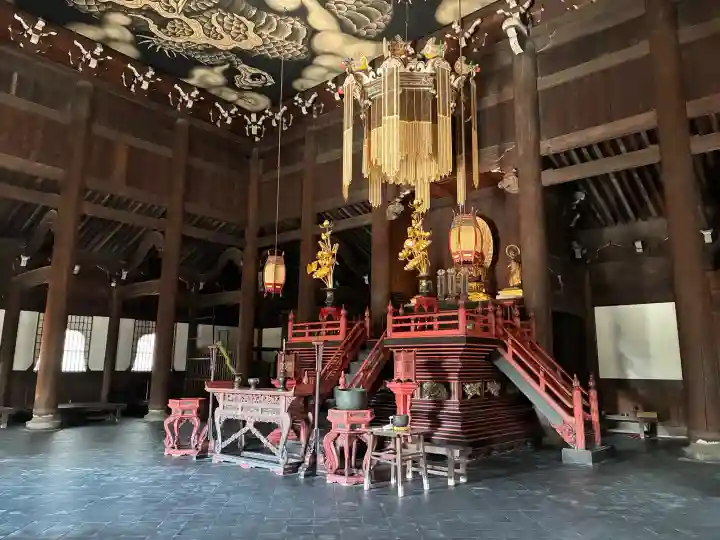 建仁寺(建仁禅寺)の{uncategorized: "未分類", other: "その他", undefined: "問題あり", building: "その他建物", grave: "お墓", sacred_gate: "鳥居", guardian: "狛犬", statue: "像", buddha: "仏像", history: "歴史", nature: "自然", garden: "庭園", animal: "動物", pagoda: "塔", temizu: "手水舎", mountain_gate: "山門・神門", sanctuary: "本殿・本堂", subordinate: "末社・摂社", art: "芸術", scenery: "景色", jizo: "地蔵", ema: "絵馬", goshuin: "御朱印", omikuji: "おみくじ", items: "授与品その他", amulet: "お守り", goshuincho: "御朱印帳", eats: "食事", festival: "お祭り", votive_dance: "神楽", shichigosan: "七五三参", wedding: "結婚式", experience: "体験その他", initially: "初詣", around: "周辺", anti_infection: "感染症対策"}