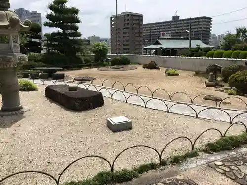 聖光寺の庭園