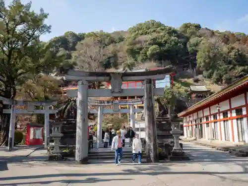祐徳稲荷神社の{uncategorized: "未分類", other: "その他", undefined: "問題あり", building: "その他建物", grave: "お墓", sacred_gate: "鳥居", guardian: "狛犬", statue: "像", buddha: "仏像", history: "歴史", nature: "自然", garden: "庭園", animal: "動物", pagoda: "塔", temizu: "手水舎", mountain_gate: "山門・神門", sanctuary: "本殿・本堂", subordinate: "末社・摂社", art: "芸術", scenery: "景色", jizo: "地蔵", ema: "絵馬", goshuin: "御朱印", omikuji: "おみくじ", items: "授与品その他", amulet: "お守り", goshuincho: "御朱印帳", eats: "食事", festival: "お祭り", votive_dance: "神楽", shichigosan: "七五三参", wedding: "結婚式", experience: "体験その他", initially: "初詣", around: "周辺", anti_infection: "感染症対策"}