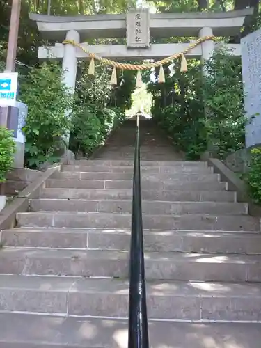 座間神社の鳥居