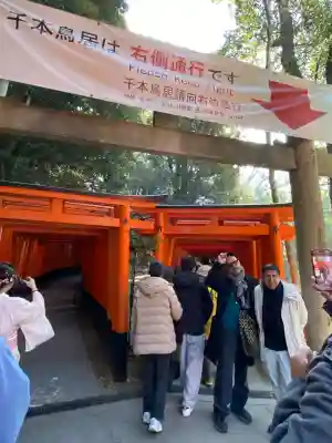 伏見稲荷大社の{uncategorized: "未分類", other: "その他", undefined: "問題あり", building: "その他建物", grave: "お墓", sacred_gate: "鳥居", guardian: "狛犬", statue: "像", buddha: "仏像", history: "歴史", nature: "自然", garden: "庭園", animal: "動物", pagoda: "塔", temizu: "手水舎", mountain_gate: "山門・神門", sanctuary: "本殿・本堂", subordinate: "末社・摂社", art: "芸術", scenery: "景色", jizo: "地蔵", ema: "絵馬", goshuin: "御朱印", omikuji: "おみくじ", items: "授与品その他", amulet: "お守り", goshuincho: "御朱印帳", eats: "食事", festival: "お祭り", votive_dance: "神楽", shichigosan: "七五三参", wedding: "結婚式", experience: "体験その他", initially: "初詣", around: "周辺", anti_infection: "感染症対策"}