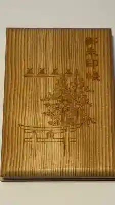 木目もデザインもいい感じです