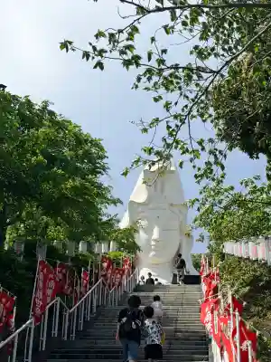 大船観音寺の{uncategorized: "未分類", other: "その他", undefined: "問題あり", building: "その他建物", grave: "お墓", sacred_gate: "鳥居", guardian: "狛犬", statue: "像", buddha: "仏像", history: "歴史", nature: "自然", garden: "庭園", animal: "動物", pagoda: "塔", temizu: "手水舎", mountain_gate: "山門・神門", sanctuary: "本殿・本堂", subordinate: "末社・摂社", art: "芸術", scenery: "景色", jizo: "地蔵", ema: "絵馬", goshuin: "御朱印", omikuji: "おみくじ", items: "授与品その他", amulet: "お守り", goshuincho: "御朱印帳", eats: "食事", festival: "お祭り", votive_dance: "神楽", shichigosan: "七五三参", wedding: "結婚式", experience: "体験その他", initially: "初詣", around: "周辺", anti_infection: "感染症対策"}