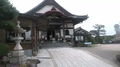 圓陵寺の本殿・本堂