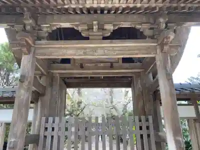 極楽寺（霊鷲山感應院極楽律寺）の山門・神門