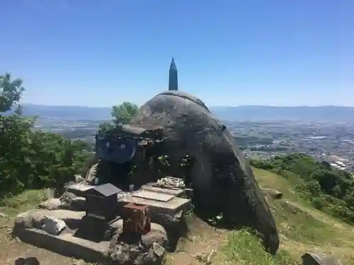 基山山頂天智天皇欽仰之碑の本殿