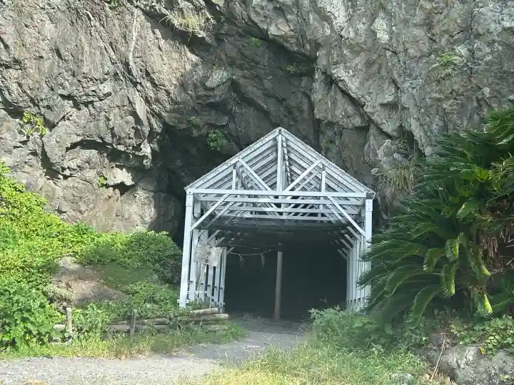 御厨人窟・神明窟(高知県)