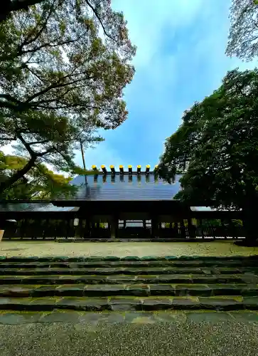 熱田神宮の{uncategorized: "未分類", other: "その他", undefined: "問題あり", building: "その他建物", grave: "お墓", sacred_gate: "鳥居", guardian: "狛犬", statue: "像", buddha: "仏像", history: "歴史", nature: "自然", garden: "庭園", animal: "動物", pagoda: "塔", temizu: "手水舎", mountain_gate: "山門・神門", sanctuary: "本殿・本堂", subordinate: "末社・摂社", art: "芸術", scenery: "景色", jizo: "地蔵", ema: "絵馬", goshuin: "御朱印", omikuji: "おみくじ", items: "授与品その他", amulet: "お守り", goshuincho: "御朱印帳", eats: "食事", festival: "お祭り", votive_dance: "神楽", shichigosan: "七五三参", wedding: "結婚式", experience: "体験その他", initially: "初詣", around: "周辺", anti_infection: "感染症対策"}