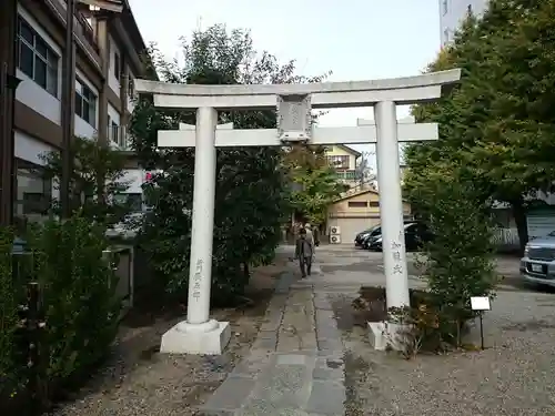被官稲荷神社の鳥居
