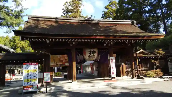 建部大社の山門・神門