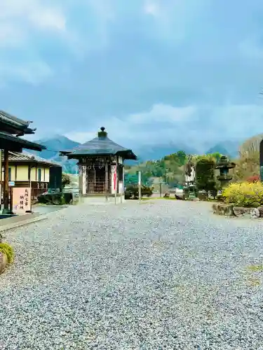 法長寺の{uncategorized: "未分類", other: "その他", undefined: "問題あり", building: "その他建物", grave: "お墓", sacred_gate: "鳥居", guardian: "狛犬", statue: "像", buddha: "仏像", history: "歴史", nature: "自然", garden: "庭園", animal: "動物", pagoda: "塔", temizu: "手水舎", mountain_gate: "山門・神門", sanctuary: "本殿・本堂", subordinate: "末社・摂社", art: "芸術", scenery: "景色", jizo: "地蔵", ema: "絵馬", goshuin: "御朱印", omikuji: "おみくじ", items: "授与品その他", amulet: "お守り", goshuincho: "御朱印帳", eats: "食事", festival: "お祭り", votive_dance: "神楽", shichigosan: "七五三参", wedding: "結婚式", experience: "体験その他", initially: "初詣", around: "周辺", anti_infection: "感染症対策"}