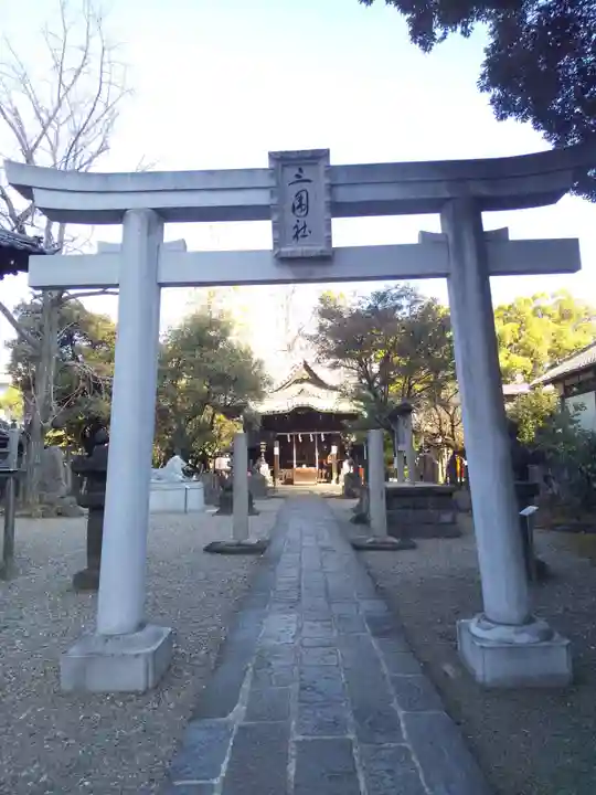 三囲神社の鳥居