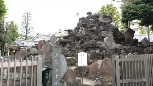 池袋氷川神社の{uncategorized: "未分類", other: "その他", undefined: "問題あり", building: "その他建物", grave: "お墓", sacred_gate: "鳥居", guardian: "狛犬", statue: "像", buddha: "仏像", history: "歴史", nature: "自然", garden: "庭園", animal: "動物", pagoda: "塔", temizu: "手水舎", mountain_gate: "山門・神門", sanctuary: "本殿・本堂", subordinate: "末社・摂社", art: "芸術", scenery: "景色", jizo: "地蔵", ema: "絵馬", goshuin: "御朱印", omikuji: "おみくじ", items: "授与品その他", amulet: "お守り", goshuincho: "御朱印帳", eats: "食事", festival: "お祭り", votive_dance: "神楽", shichigosan: "七五三参", wedding: "結婚式", experience: "体験その他", initially: "初詣", around: "周辺", anti_infection: "感染症対策"}