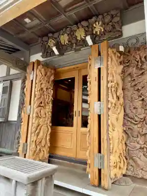 日蓮宗龍口山本龍寺の{uncategorized: "未分類", other: "その他", undefined: "問題あり", building: "その他建物", grave: "お墓", sacred_gate: "鳥居", guardian: "狛犬", statue: "像", buddha: "仏像", history: "歴史", nature: "自然", garden: "庭園", animal: "動物", pagoda: "塔", temizu: "手水舎", mountain_gate: "山門・神門", sanctuary: "本殿・本堂", subordinate: "末社・摂社", art: "芸術", scenery: "景色", jizo: "地蔵", ema: "絵馬", goshuin: "御朱印", omikuji: "おみくじ", items: "授与品その他", amulet: "お守り", goshuincho: "御朱印帳", eats: "食事", festival: "お祭り", votive_dance: "神楽", shichigosan: "七五三参", wedding: "結婚式", experience: "体験その他", initially: "初詣", around: "周辺", anti_infection: "感染症対策"}