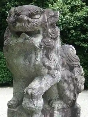 八柱神社（荒尾）の狛犬