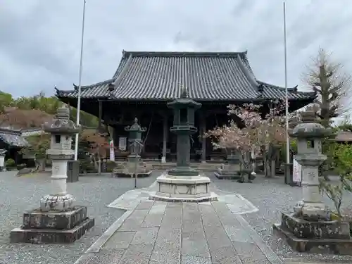 穴太寺の本殿・本堂