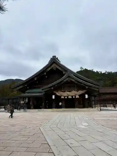 出雲大社の{uncategorized: "未分類", other: "その他", undefined: "問題あり", building: "その他建物", grave: "お墓", sacred_gate: "鳥居", guardian: "狛犬", statue: "像", buddha: "仏像", history: "歴史", nature: "自然", garden: "庭園", animal: "動物", pagoda: "塔", temizu: "手水舎", mountain_gate: "山門・神門", sanctuary: "本殿・本堂", subordinate: "末社・摂社", art: "芸術", scenery: "景色", jizo: "地蔵", ema: "絵馬", goshuin: "御朱印", omikuji: "おみくじ", items: "授与品その他", amulet: "お守り", goshuincho: "御朱印帳", eats: "食事", festival: "お祭り", votive_dance: "神楽", shichigosan: "七五三参", wedding: "結婚式", experience: "体験その他", initially: "初詣", around: "周辺", anti_infection: "感染症対策"}