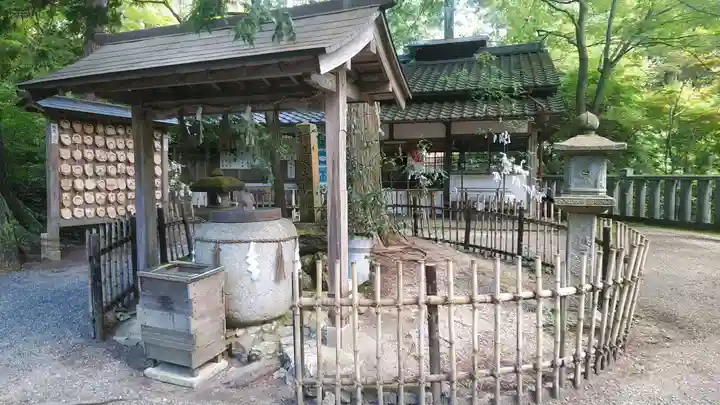 猿丸神社の手水舎