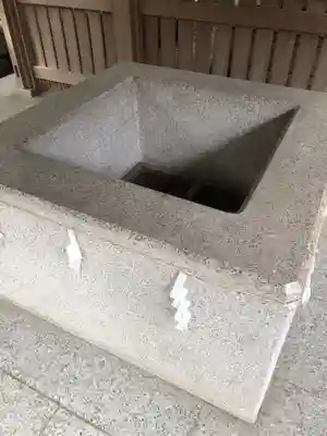 子供に井戸の底を見せると、虫封じになるとか