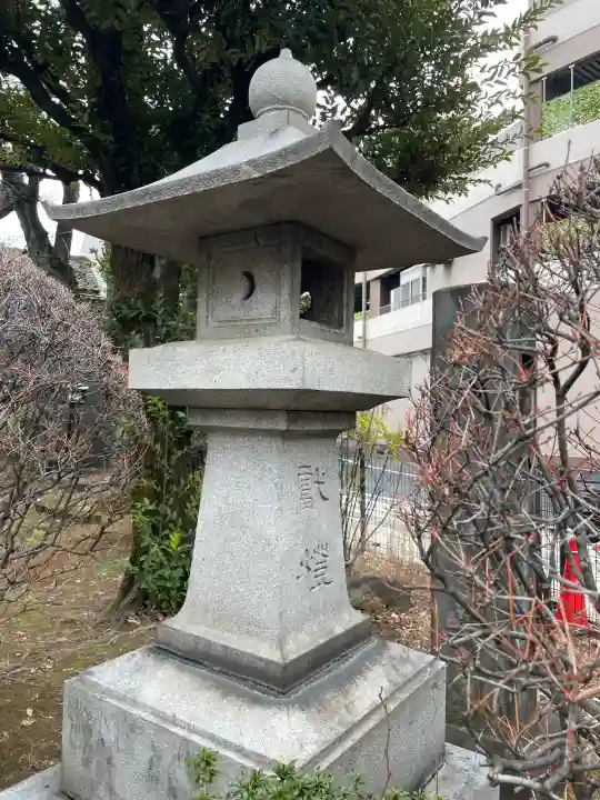 靍護稲荷神社の{uncategorized: "未分類", other: "その他", undefined: "問題あり", building: "その他建物", grave: "お墓", sacred_gate: "鳥居", guardian: "狛犬", statue: "像", buddha: "仏像", history: "歴史", nature: "自然", garden: "庭園", animal: "動物", pagoda: "塔", temizu: "手水舎", mountain_gate: "山門・神門", sanctuary: "本殿・本堂", subordinate: "末社・摂社", art: "芸術", scenery: "景色", jizo: "地蔵", ema: "絵馬", goshuin: "御朱印", omikuji: "おみくじ", items: "授与品その他", amulet: "お守り", goshuincho: "御朱印帳", eats: "食事", festival: "お祭り", votive_dance: "神楽", shichigosan: "七五三参", wedding: "結婚式", experience: "体験その他", initially: "初詣", around: "周辺", anti_infection: "感染症対策"}