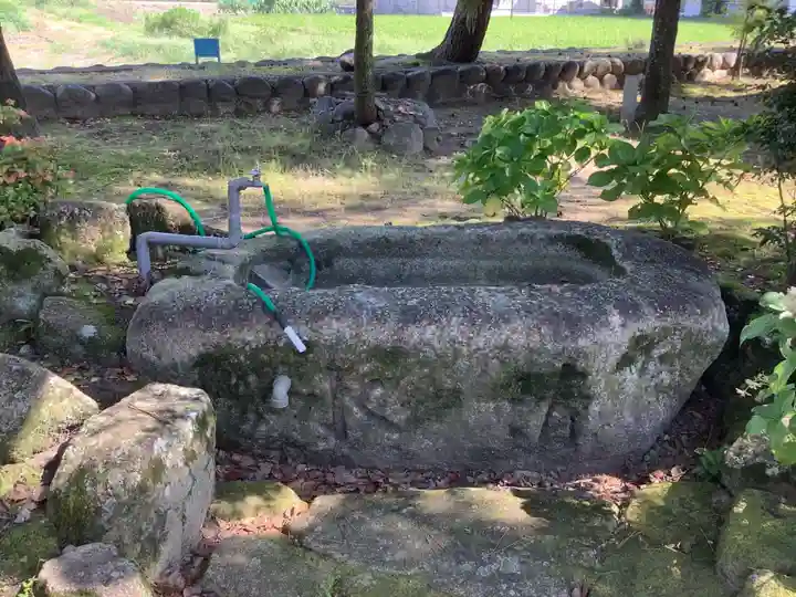 神明社(曽本神明社)の手水舎