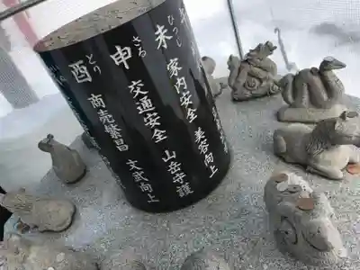 新川皇大神社の像