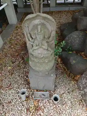 中山競馬場馬頭観音の仏像