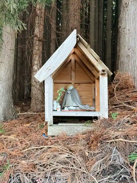 地蔵尊(元町)の{uncategorized: "未分類", other: "その他", undefined: "問題あり", building: "その他建物", grave: "お墓", sacred_gate: "鳥居", guardian: "狛犬", statue: "像", buddha: "仏像", history: "歴史", nature: "自然", garden: "庭園", animal: "動物", pagoda: "塔", temizu: "手水舎", mountain_gate: "山門・神門", sanctuary: "本殿・本堂", subordinate: "末社・摂社", art: "芸術", scenery: "景色", jizo: "地蔵", ema: "絵馬", goshuin: "御朱印", omikuji: "おみくじ", items: "授与品その他", amulet: "お守り", goshuincho: "御朱印帳", eats: "食事", festival: "お祭り", votive_dance: "神楽", shichigosan: "七五三参", wedding: "結婚式", experience: "体験その他", initially: "初詣", around: "周辺", anti_infection: "感染症対策"}