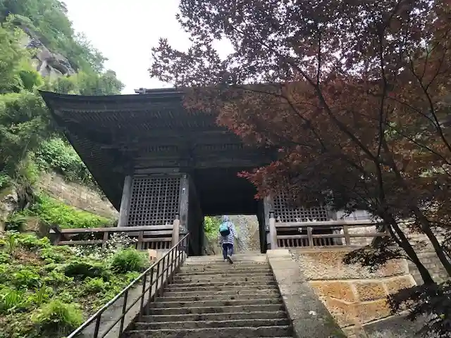 宝珠山 立石寺の山門・神門