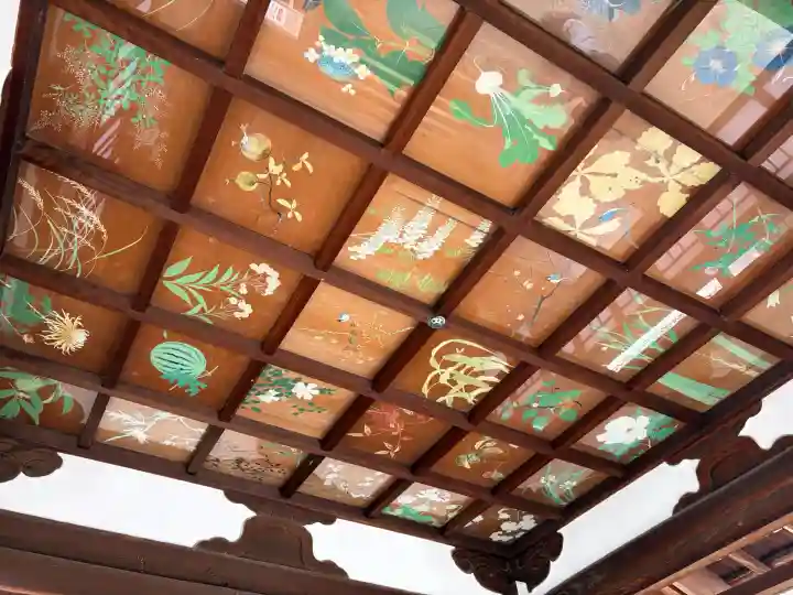 車折神社の{uncategorized: "未分類", other: "その他", undefined: "問題あり", building: "その他建物", grave: "お墓", sacred_gate: "鳥居", guardian: "狛犬", statue: "像", buddha: "仏像", history: "歴史", nature: "自然", garden: "庭園", animal: "動物", pagoda: "塔", temizu: "手水舎", mountain_gate: "山門・神門", sanctuary: "本殿・本堂", subordinate: "末社・摂社", art: "芸術", scenery: "景色", jizo: "地蔵", ema: "絵馬", goshuin: "御朱印", omikuji: "おみくじ", items: "授与品その他", amulet: "お守り", goshuincho: "御朱印帳", eats: "食事", festival: "お祭り", votive_dance: "神楽", shichigosan: "七五三参", wedding: "結婚式", experience: "体験その他", initially: "初詣", around: "周辺", anti_infection: "感染症対策"}