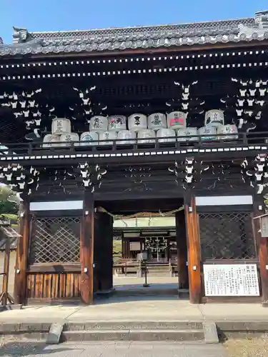 梅宮大社の山門・神門