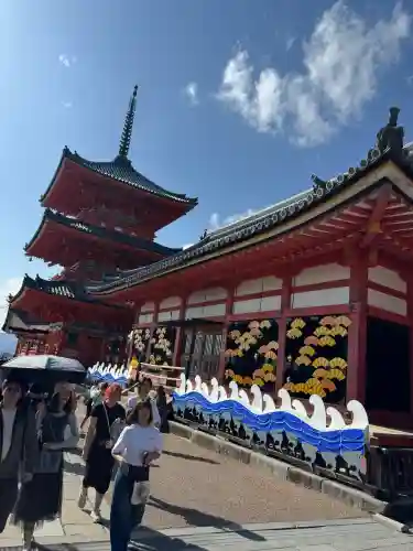 清水寺の{uncategorized: "未分類", other: "その他", undefined: "問題あり", building: "その他建物", grave: "お墓", sacred_gate: "鳥居", guardian: "狛犬", statue: "像", buddha: "仏像", history: "歴史", nature: "自然", garden: "庭園", animal: "動物", pagoda: "塔", temizu: "手水舎", mountain_gate: "山門・神門", sanctuary: "本殿・本堂", subordinate: "末社・摂社", art: "芸術", scenery: "景色", jizo: "地蔵", ema: "絵馬", goshuin: "御朱印", omikuji: "おみくじ", items: "授与品その他", amulet: "お守り", goshuincho: "御朱印帳", eats: "食事", festival: "お祭り", votive_dance: "神楽", shichigosan: "七五三参", wedding: "結婚式", experience: "体験その他", initially: "初詣", around: "周辺", anti_infection: "感染症対策"}