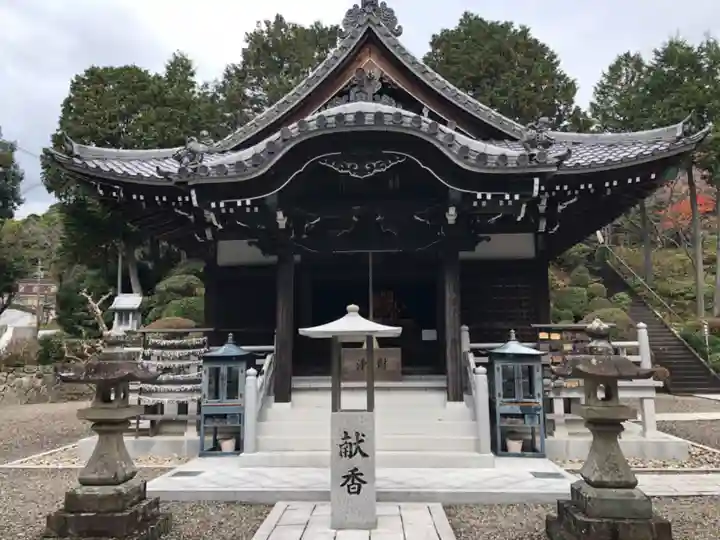 護国之寺の本殿・本堂