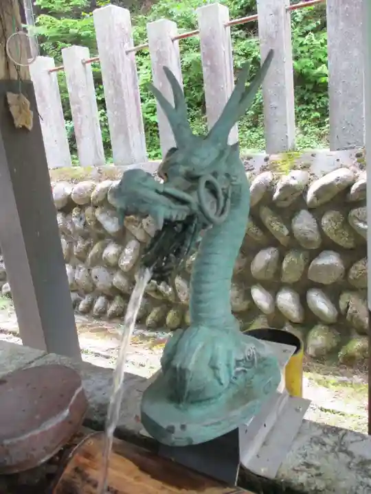 山住神社の手水舎